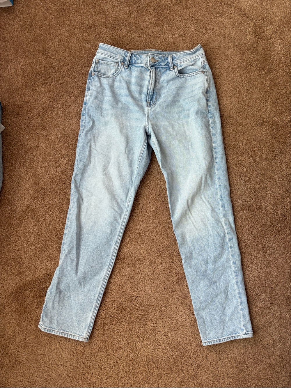 Size 8 American Eagle Light Wash Women's High-Rise Straight Mom Jeans